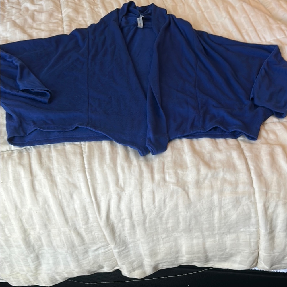 Blue cardigan‎
